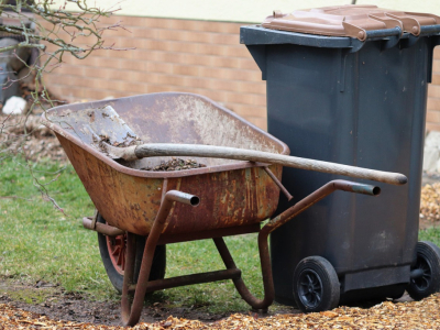 Consejos para mantener limpio tu jardín este verano