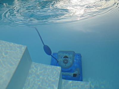 Limpiafondos piscina: tipos y cuál elegir